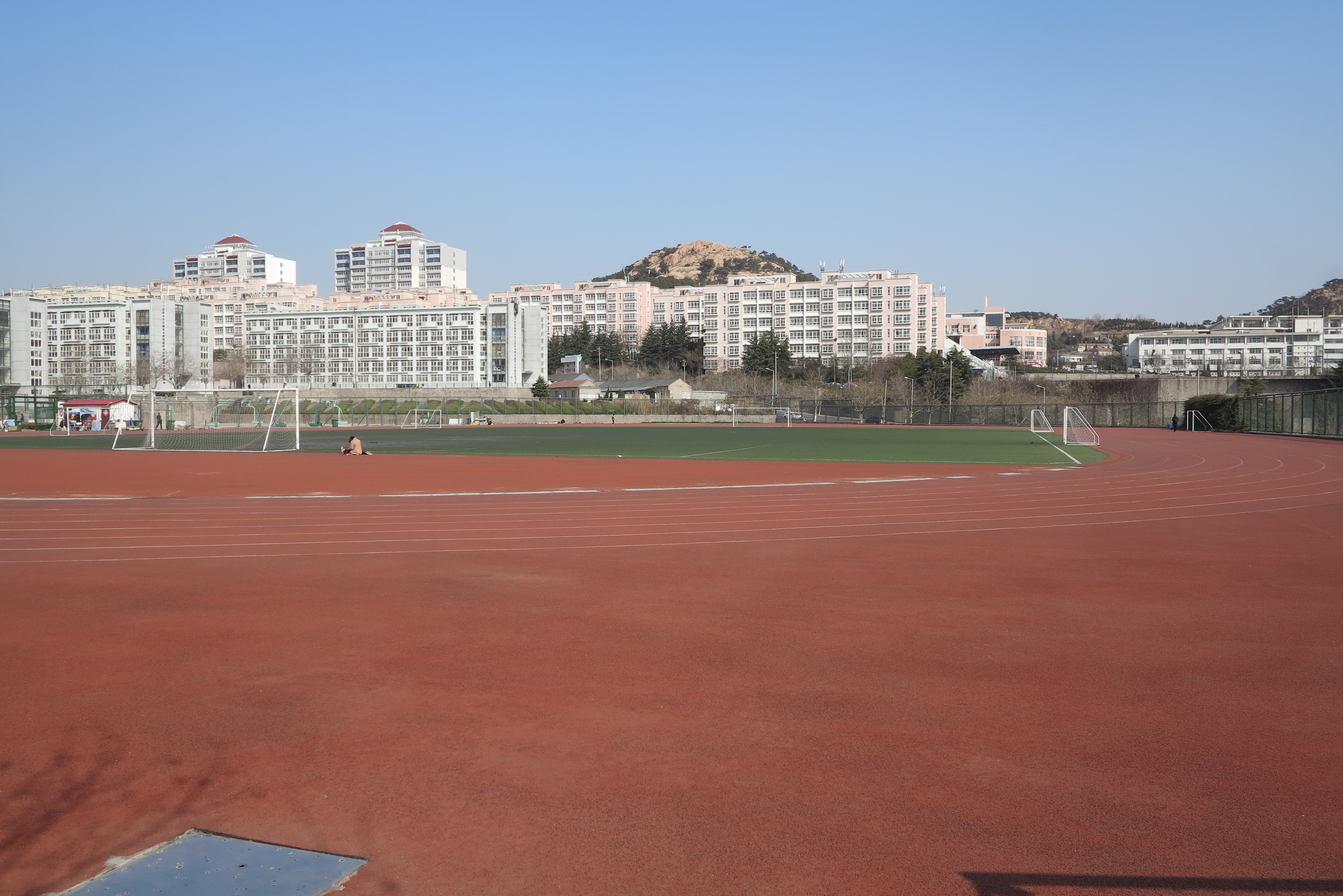 金家岭校区体育场-青岛大学基建处